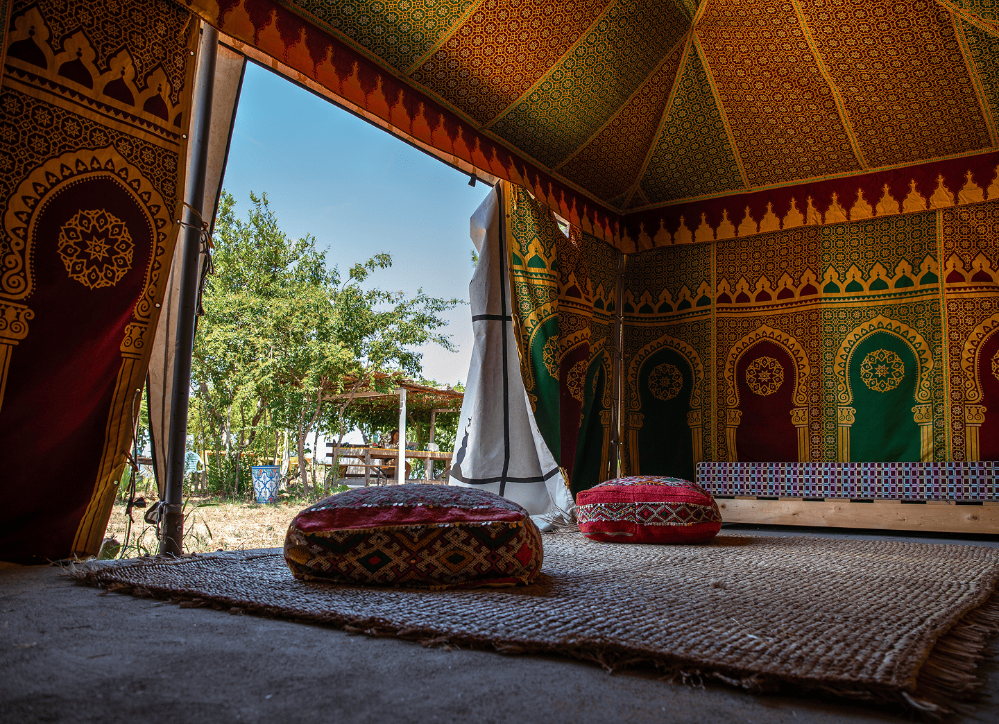 le-mille-lune-dove-dormirai-tenda-comune-interno